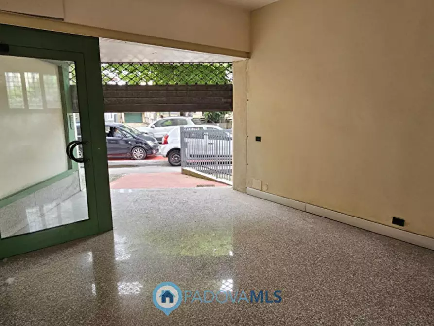 Immagine 1 di Negozio in vendita  in Via Jacopo Facciolati a Padova