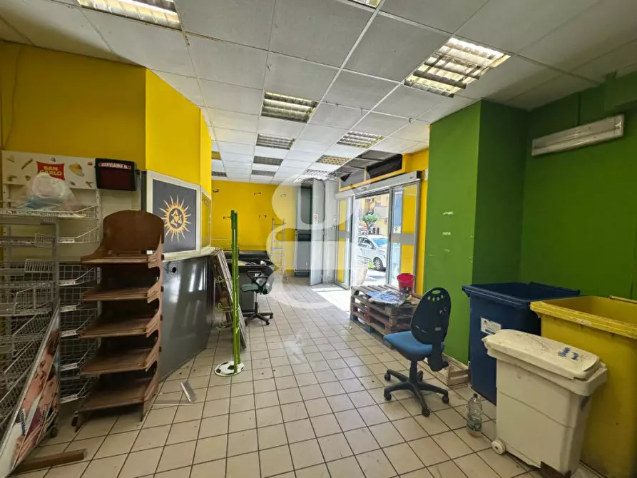Immagine 4 di Negozio in vendita  in Via Risorgimento,N°129-131 a Milazzo