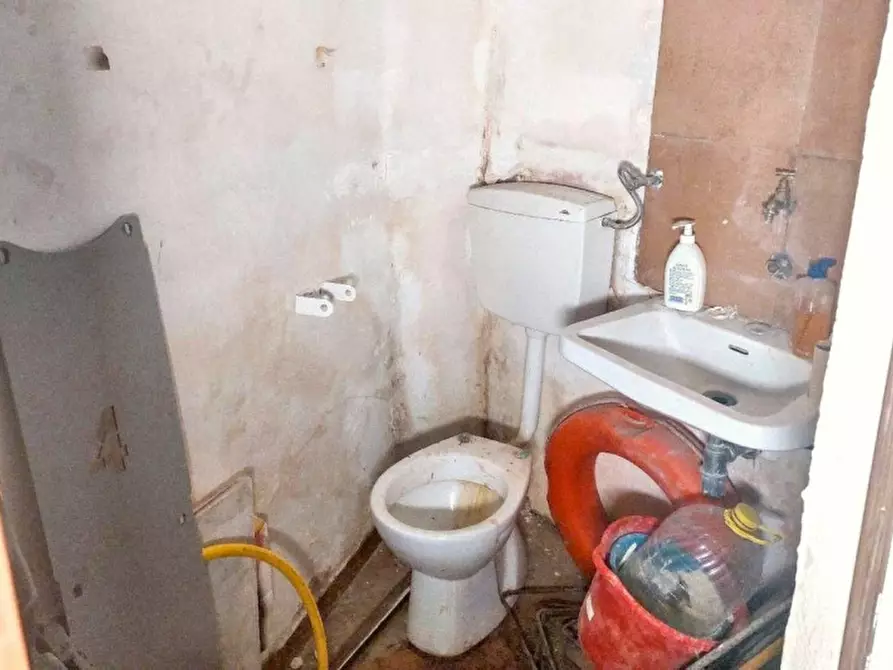 Immagine 6 di Magazzino in vendita  in Via Marco Polo, 358, 98125 Messina ME, Italia a Messina