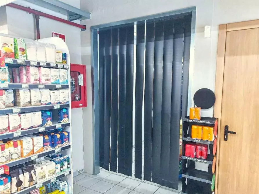 Immagine 4 di Negozio in vendita  in Corso Matteotti 124/D, 98066 Patti ME, Italia a Patti