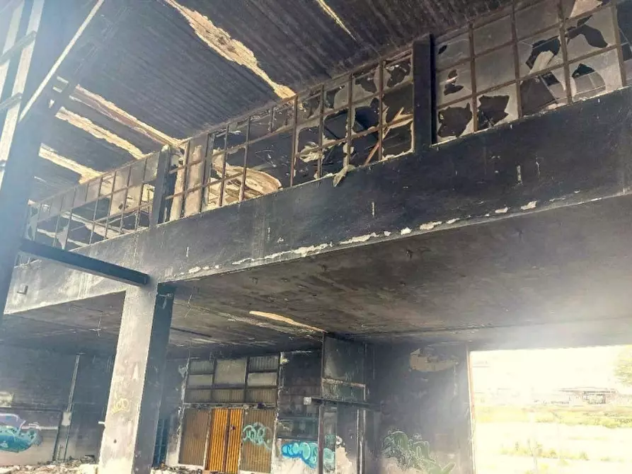 Immagine 9 di Capannone industriale in vendita  in Località Pistunina, Messina ME, Italia a Messina