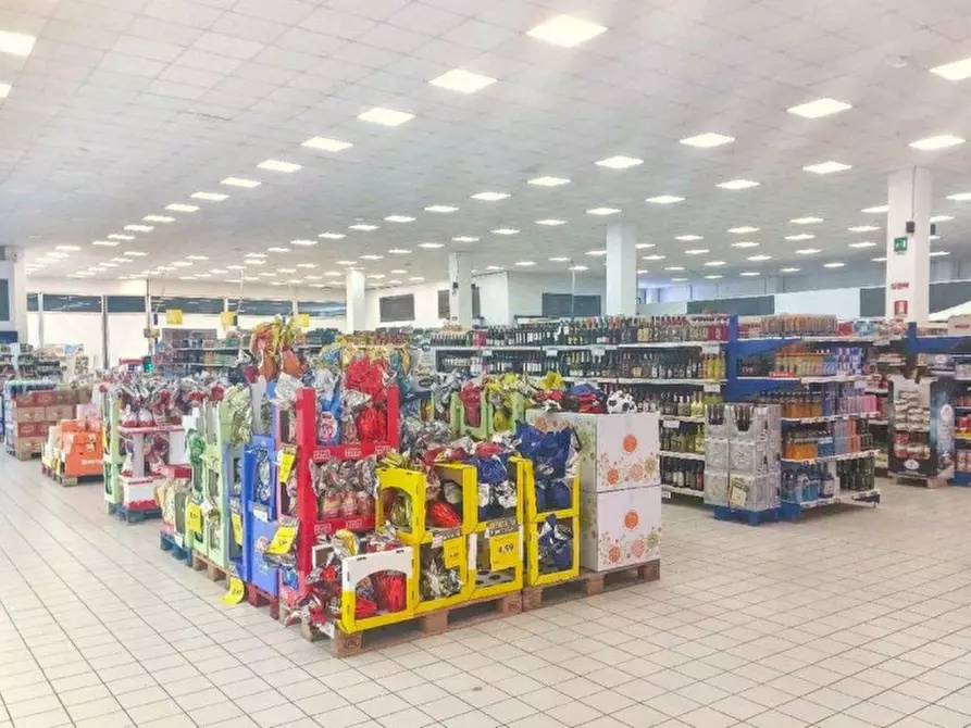 Immagine 3 di Attività commerciale in vendita  in Via Vittoria Nenni, 98044 ME, Italia a San Filippo Del Mela