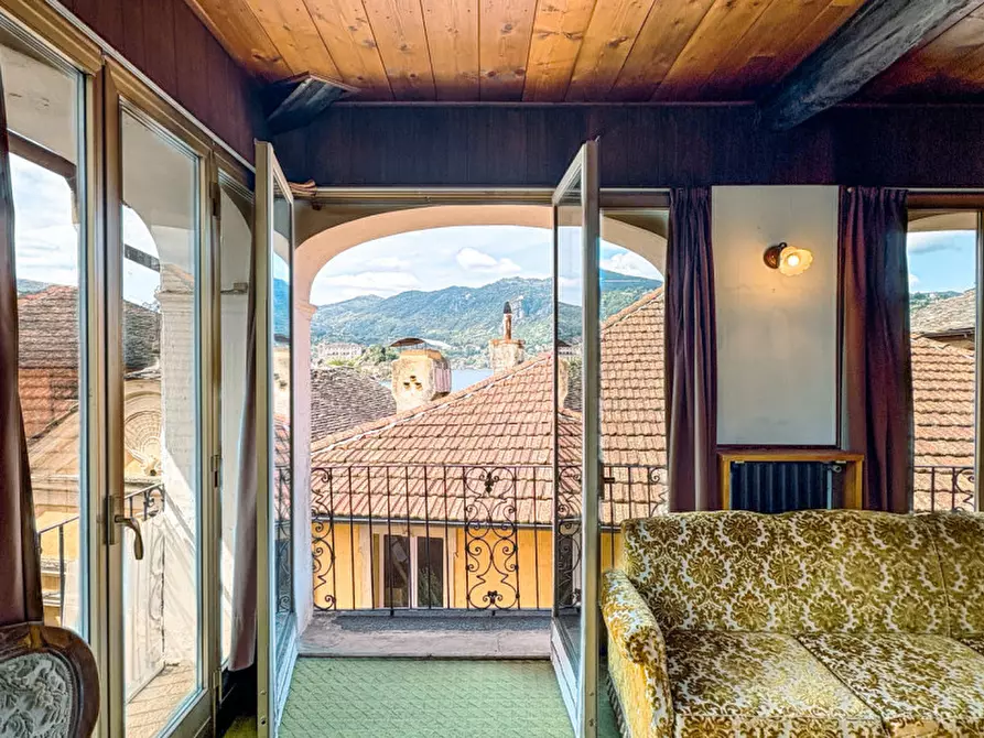 Immagine 4 di Appartamento in vendita  in via Gippini & via Poli a Orta San Giulio