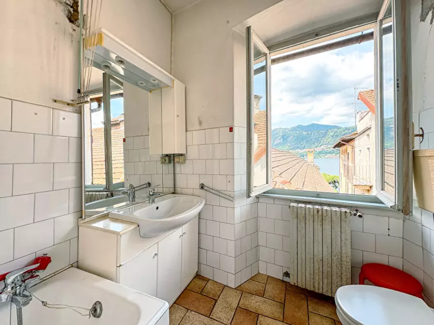 Immagine 28 di Appartamento in vendita  in via Gippini & via Poli a Orta San Giulio