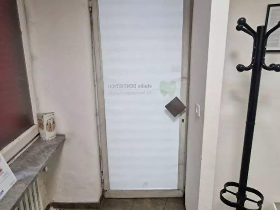 Immagine 1 di Negozio in vendita  in Via Martiri della Libertà 7 a Moncalieri
