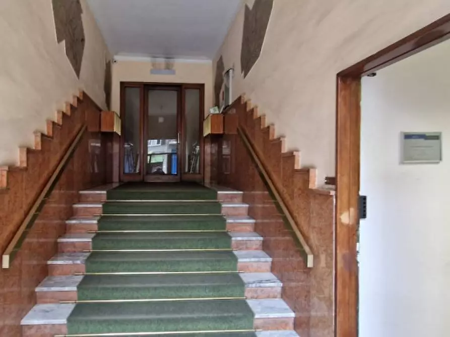 Immagine 1 di Negozio in vendita  in Via Martiri della Libertà 7 a Moncalieri