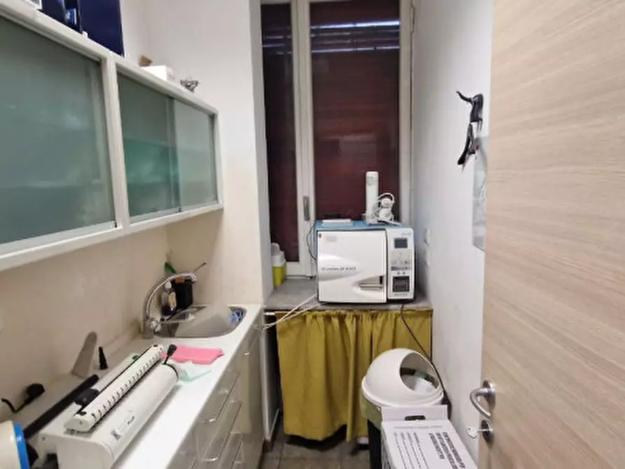 Immagine 9 di Negozio in vendita  in Via Martiri della Libertà 7 a Moncalieri