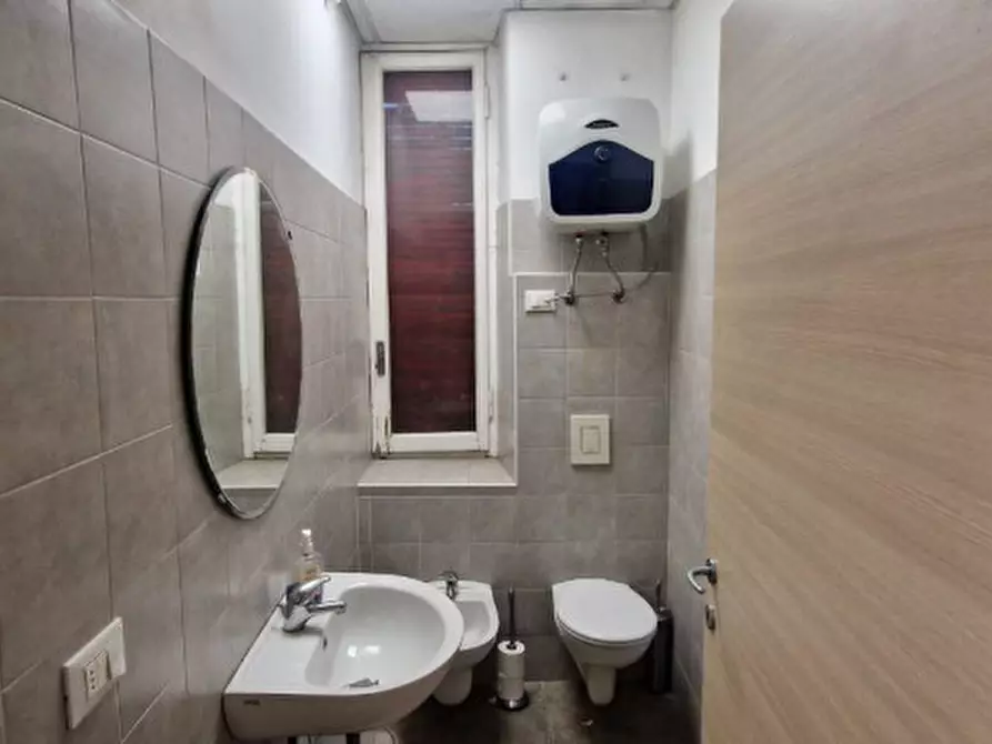 Immagine 15 di Negozio in vendita  in Via Martiri della Libertà 7 a Moncalieri