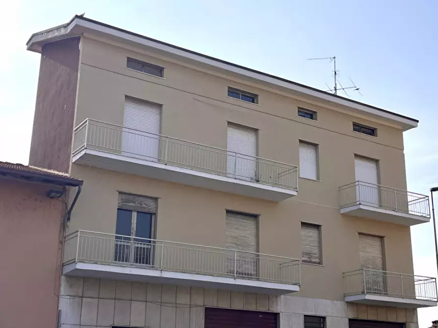 Immagine 22 di Palazzo in vendita  in Via Francesco Bianchi a Calcinato