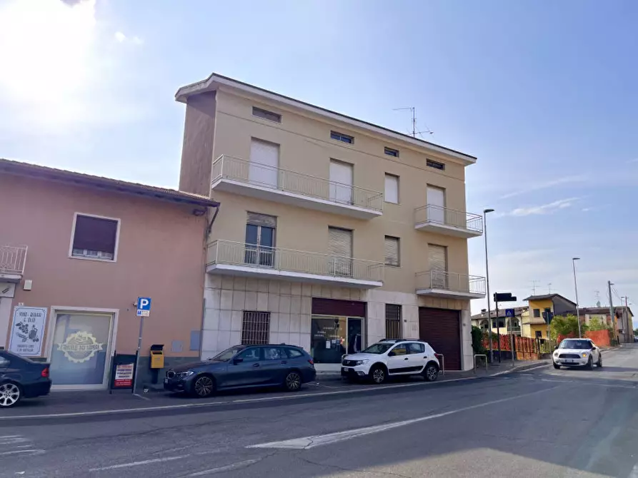 Immagine 28 di Palazzo in vendita  in Via Francesco Bianchi a Calcinato