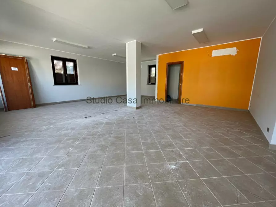 Immagine 2 di Negozio in affitto  in Via Nazionale n.180 a Marsicovetere