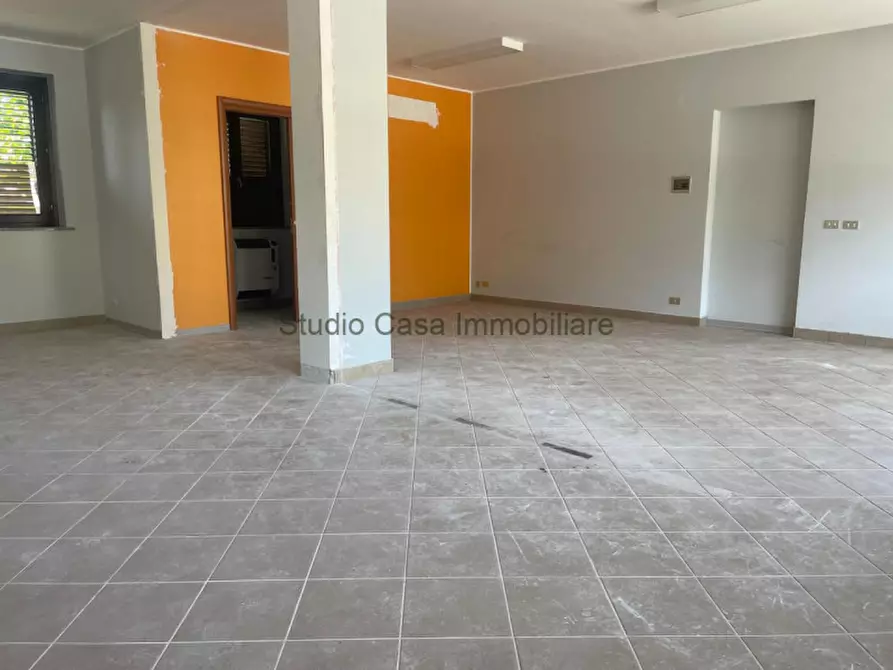 Immagine 3 di Negozio in affitto  in Via Nazionale n.180 a Marsicovetere