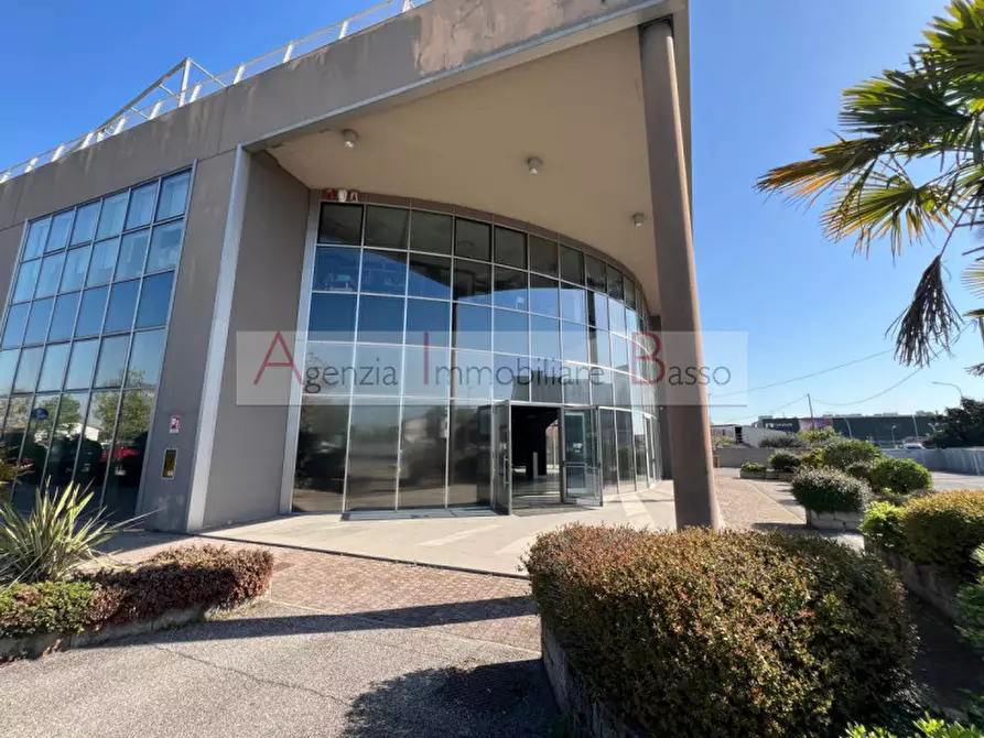 Immagine 1 di Negozio in affitto  in VIA VINCENZO STEFANO BREDA a Limena