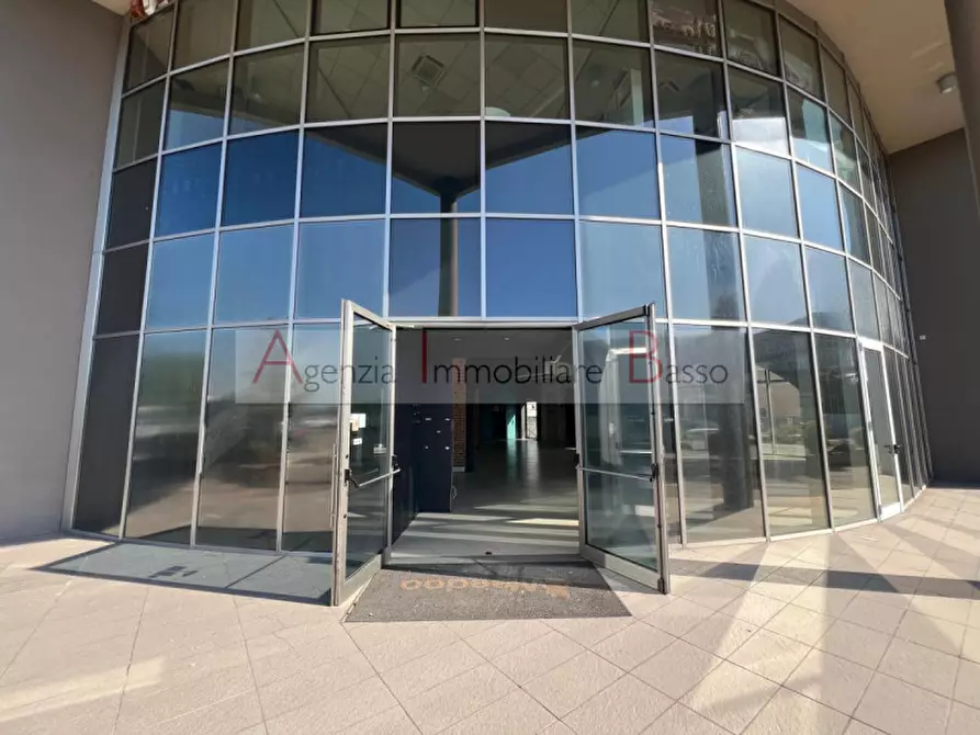 Immagine 2 di Negozio in affitto  in VIA VINCENZO STEFANO BREDA a Limena