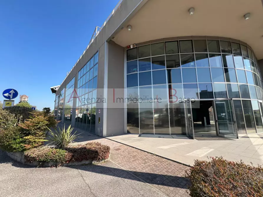 Immagine 3 di Negozio in affitto  in VIA VINCENZO STEFANO BREDA a Limena