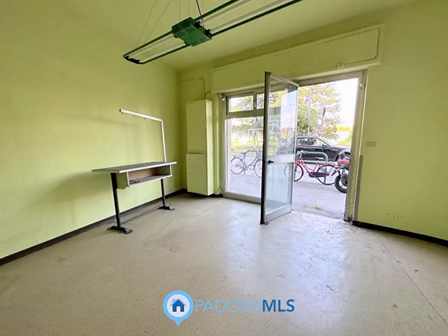 Immagine 13 di Negozio in vendita  in piazzale San Giovanni a Padova