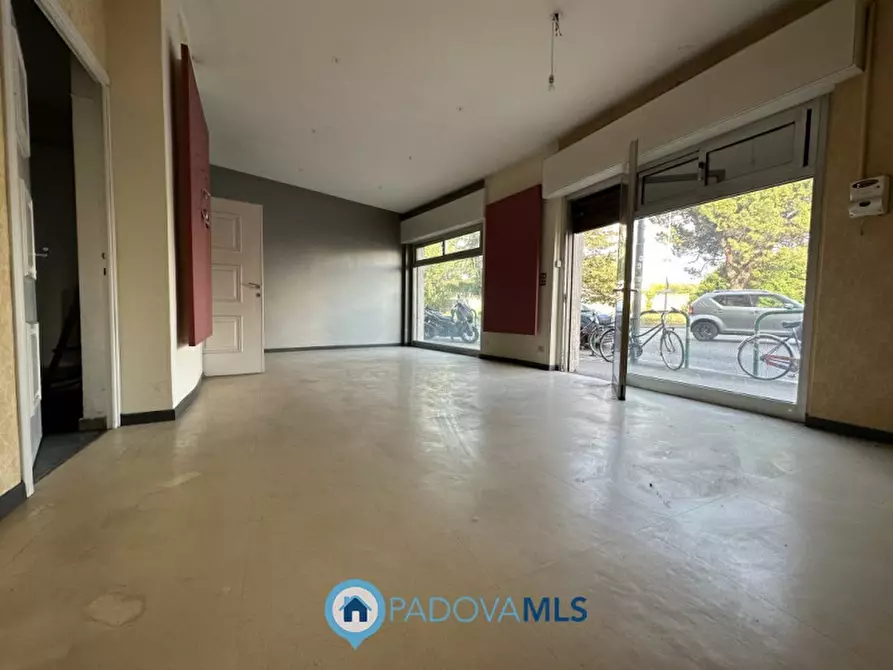 Immagine 2 di Negozio in vendita  in piazzale San Giovanni a Padova