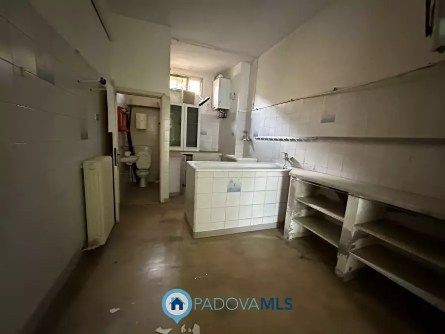 Immagine 14 di Negozio in vendita  in piazzale San Giovanni a Padova