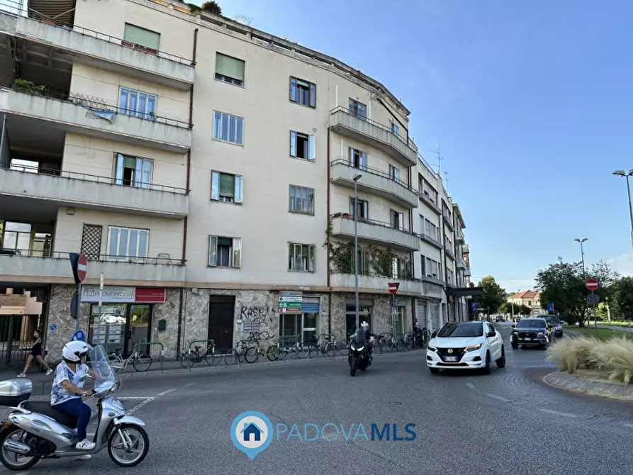 Immagine 18 di Negozio in vendita  in piazzale San Giovanni a Padova