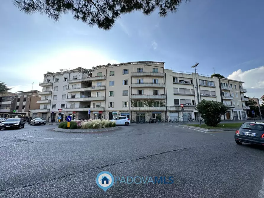 Immagine 21 di Negozio in vendita  in piazzale San Giovanni a Padova