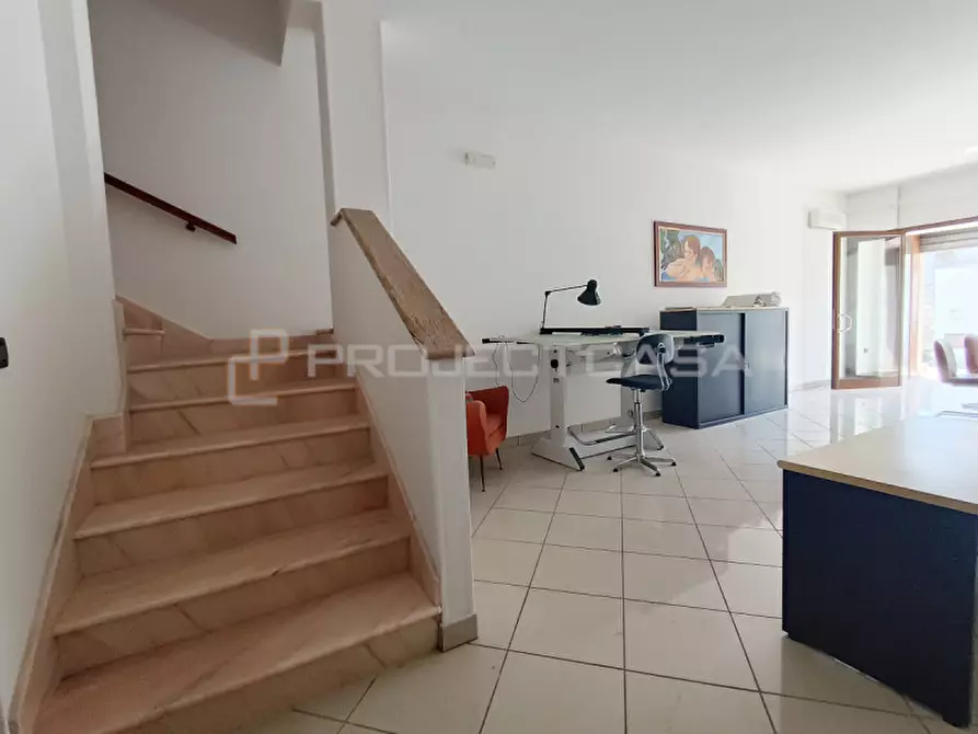 Immagine 5 di Negozio in vendita  in via Domenico De Angelis a Poggiardo