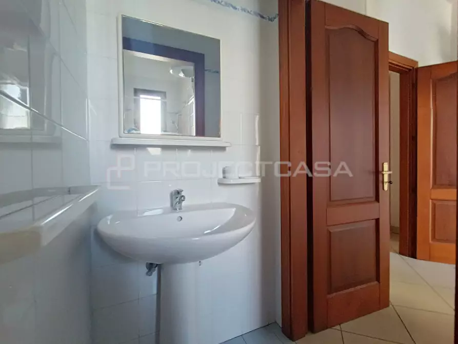 Immagine 7 di Negozio in vendita  in via Domenico De Angelis a Poggiardo