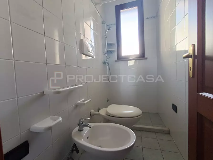 Immagine 8 di Negozio in vendita  in via Domenico De Angelis a Poggiardo