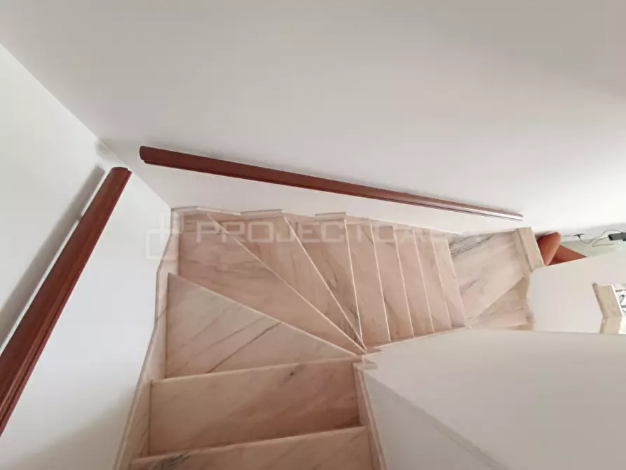 Immagine 9 di Negozio in vendita  in via Domenico De Angelis a Poggiardo