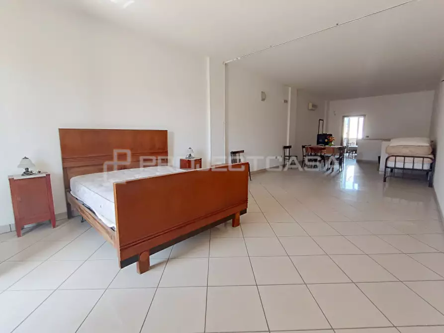 Immagine 14 di Negozio in vendita  in via Domenico De Angelis a Poggiardo