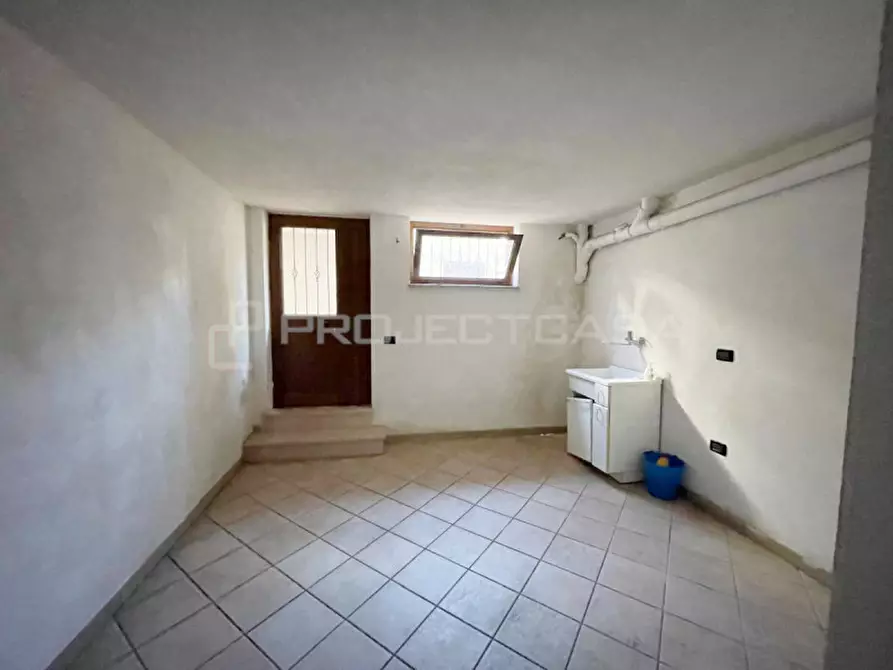 Immagine 19 di Negozio in vendita  in via Domenico De Angelis a Poggiardo