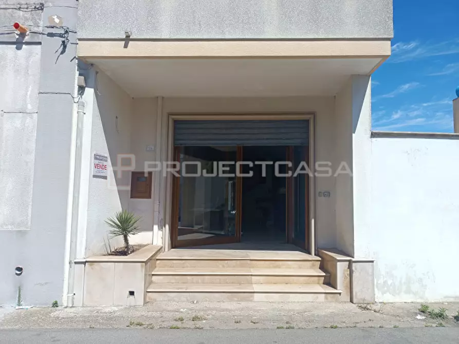 Immagine 21 di Negozio in vendita  in via Domenico De Angelis a Poggiardo