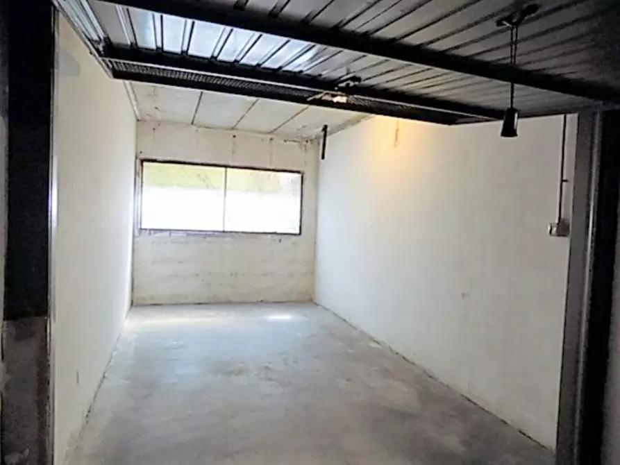Immagine 1 di Garage in vendita  in via Paolo Thaon di Revel a Padova