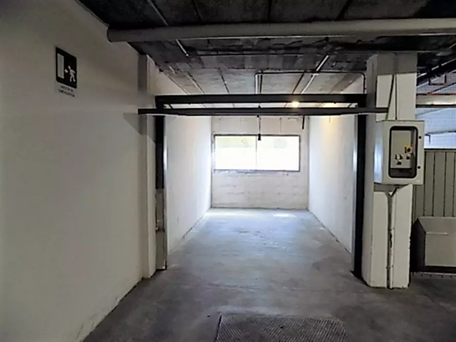 Immagine 3 di Garage in vendita  in via Paolo Thaon di Revel a Padova