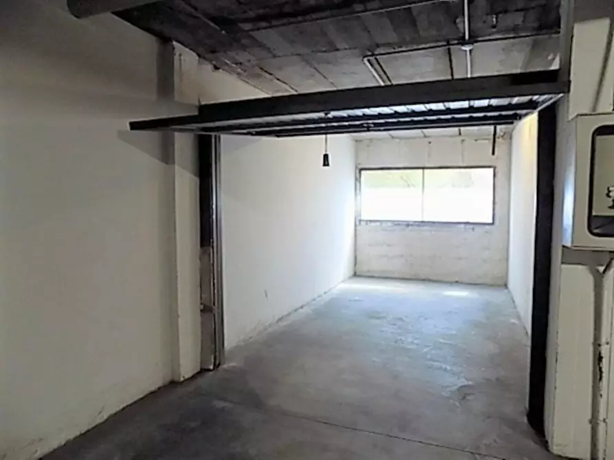 Immagine 4 di Garage in vendita  in via Paolo Thaon di Revel a Padova
