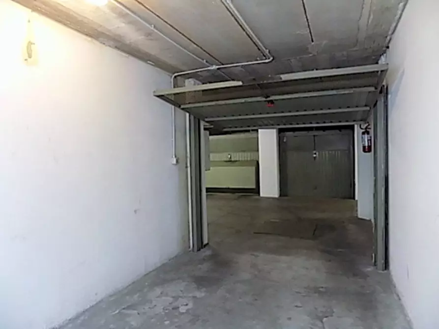 Immagine 5 di Garage in vendita  in via Paolo Thaon di Revel a Padova