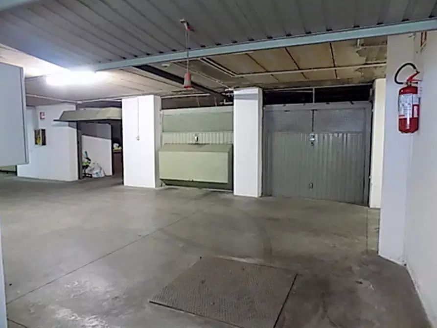 Immagine 6 di Garage in vendita  in via Paolo Thaon di Revel a Padova