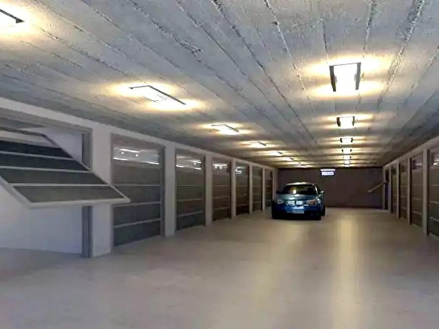 Immagine 8 di Garage in vendita  in via Paolo Thaon di Revel a Padova
