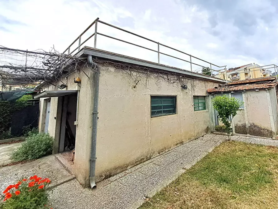 Immagine 3 di Garage in vendita  in Via Antonio Gramsci a Passignano Sul Trasimeno