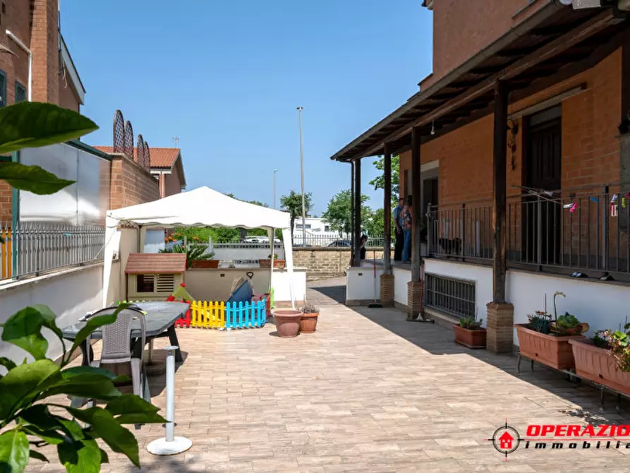 Immagine 1 di Villa in vendita  in via francesco del furia a Roma