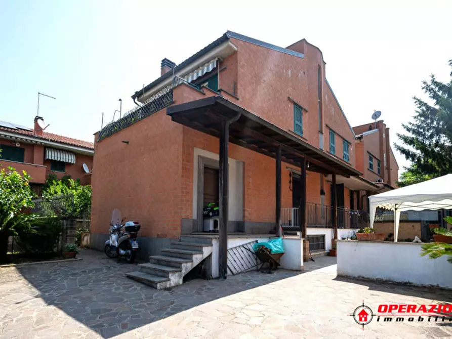 Immagine 2 di Villa in vendita  in via francesco del furia a Roma