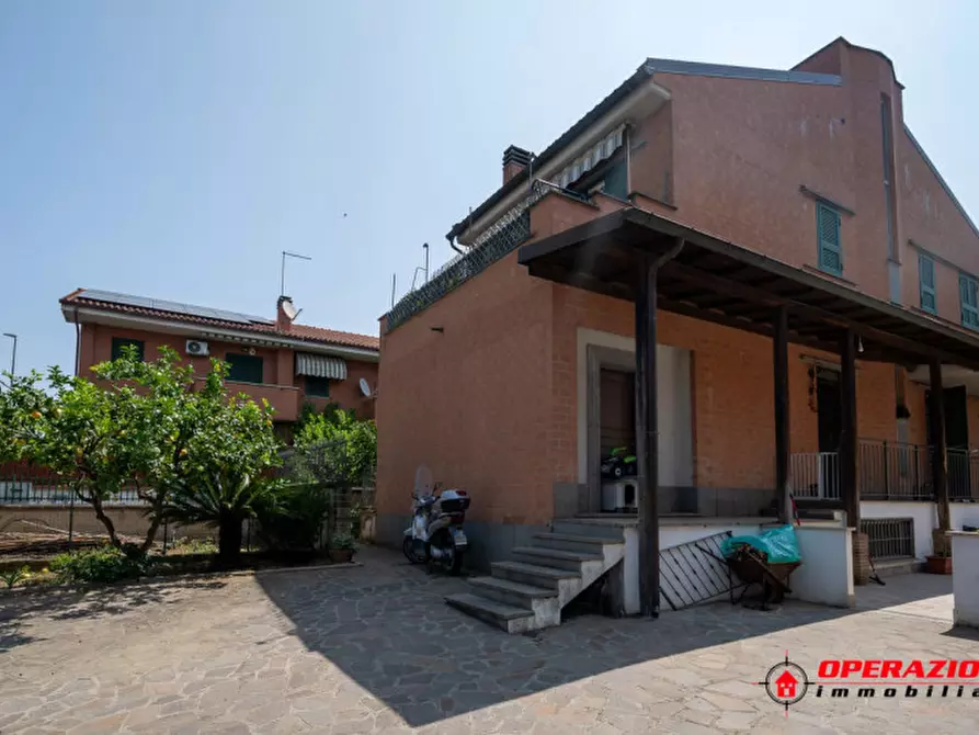 Immagine 3 di Villa in vendita  in via francesco del furia a Roma