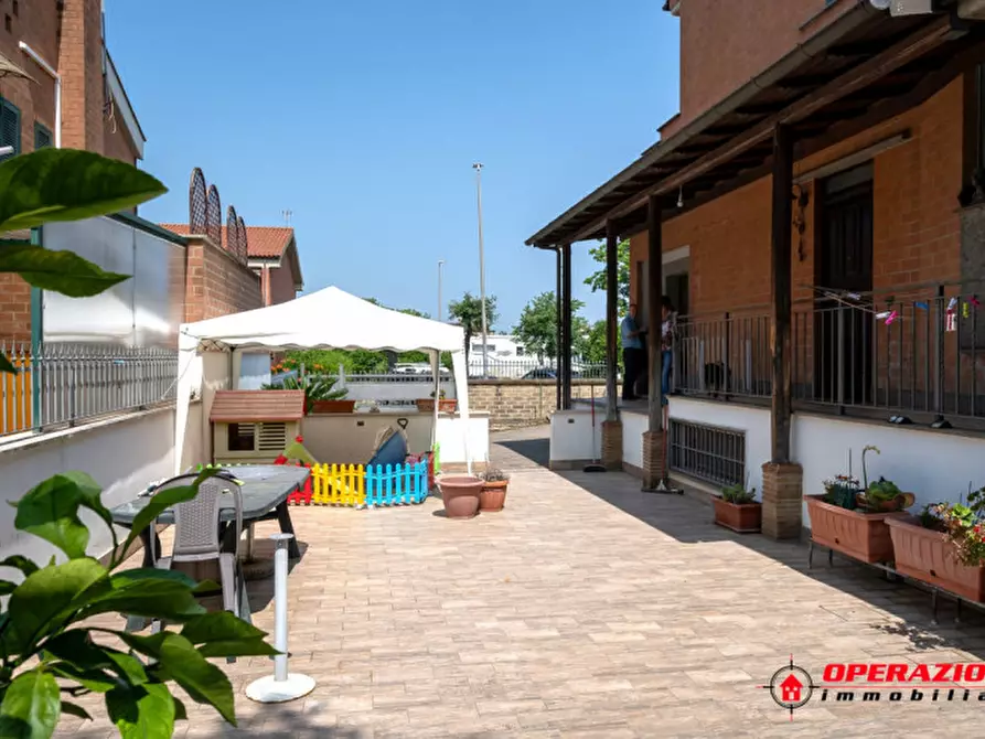 Immagine 5 di Villa in vendita  in via francesco del furia a Roma