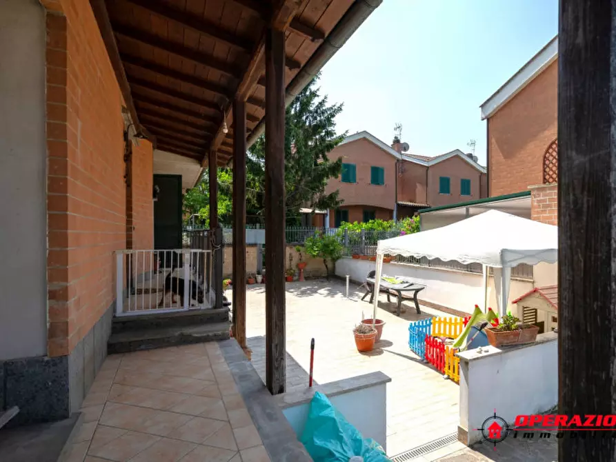 Immagine 7 di Villa in vendita  in via francesco del furia a Roma