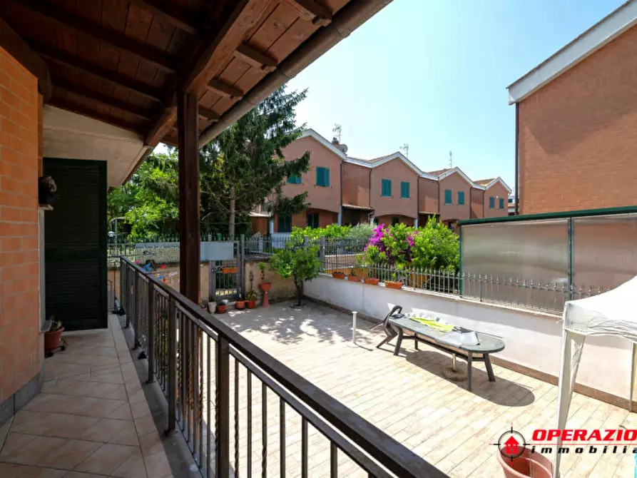 Immagine 8 di Villa in vendita  in via francesco del furia a Roma