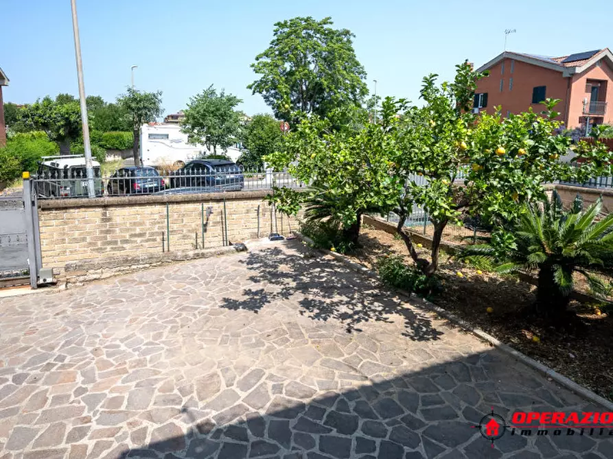 Immagine 9 di Villa in vendita  in via francesco del furia a Roma