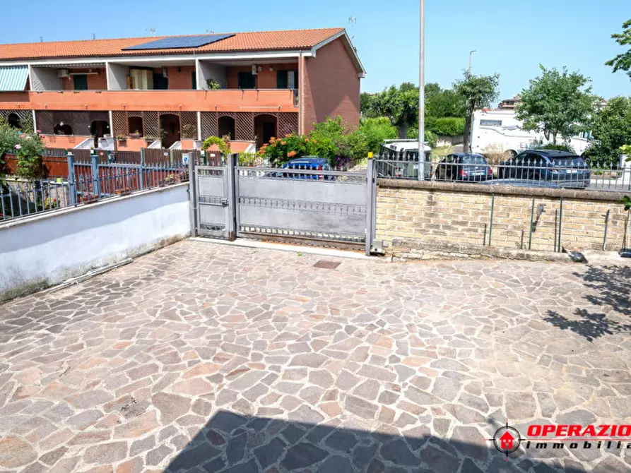 Immagine 10 di Villa in vendita  in via francesco del furia a Roma