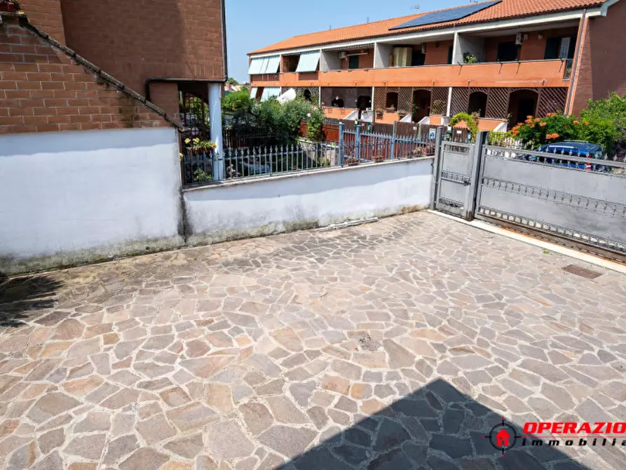 Immagine 11 di Villa in vendita  in via francesco del furia a Roma