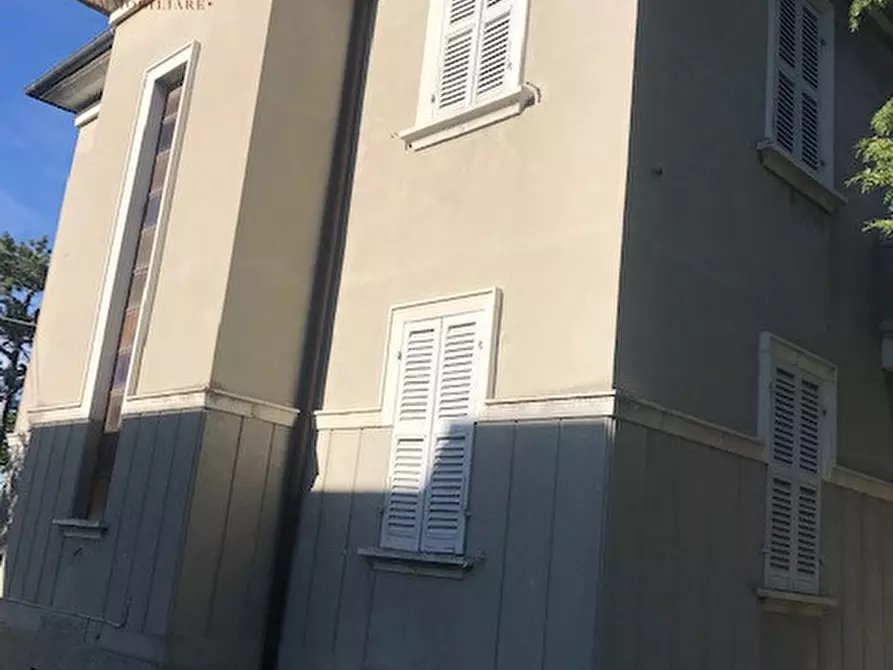 Immagine 1 di Villa in vendita  a Urbino
