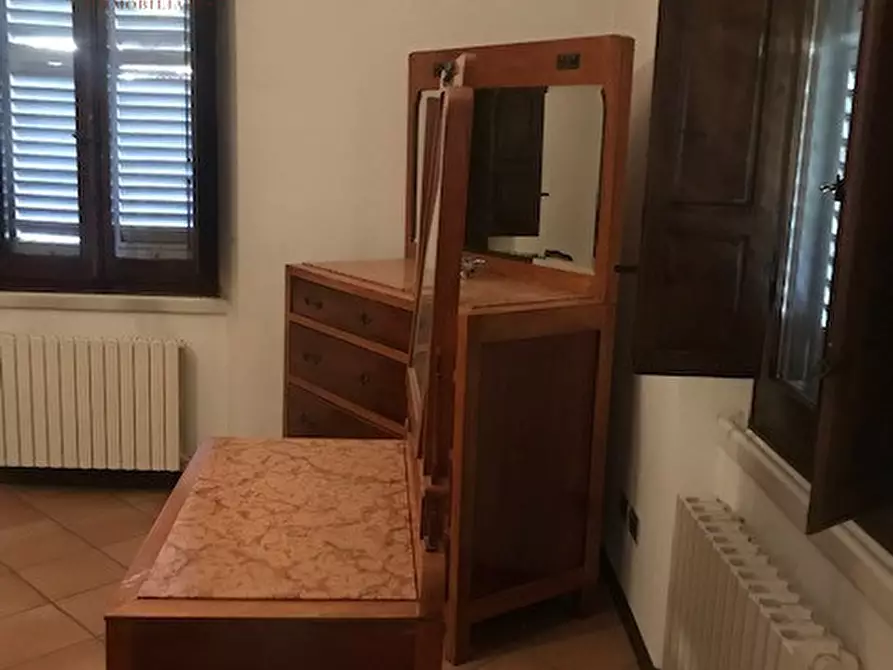 Immagine 29 di Villa in vendita  a Urbino