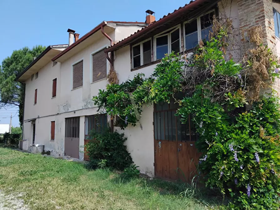 Immagine 3 di Palazzo in vendita  in Strada di Saviabona a Vicenza